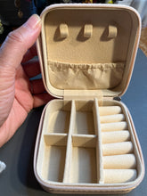 Load image into Gallery viewer, Jewelry Travel Case (accessories)
