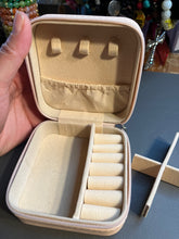 Load image into Gallery viewer, Jewelry Travel Case (accessories)
